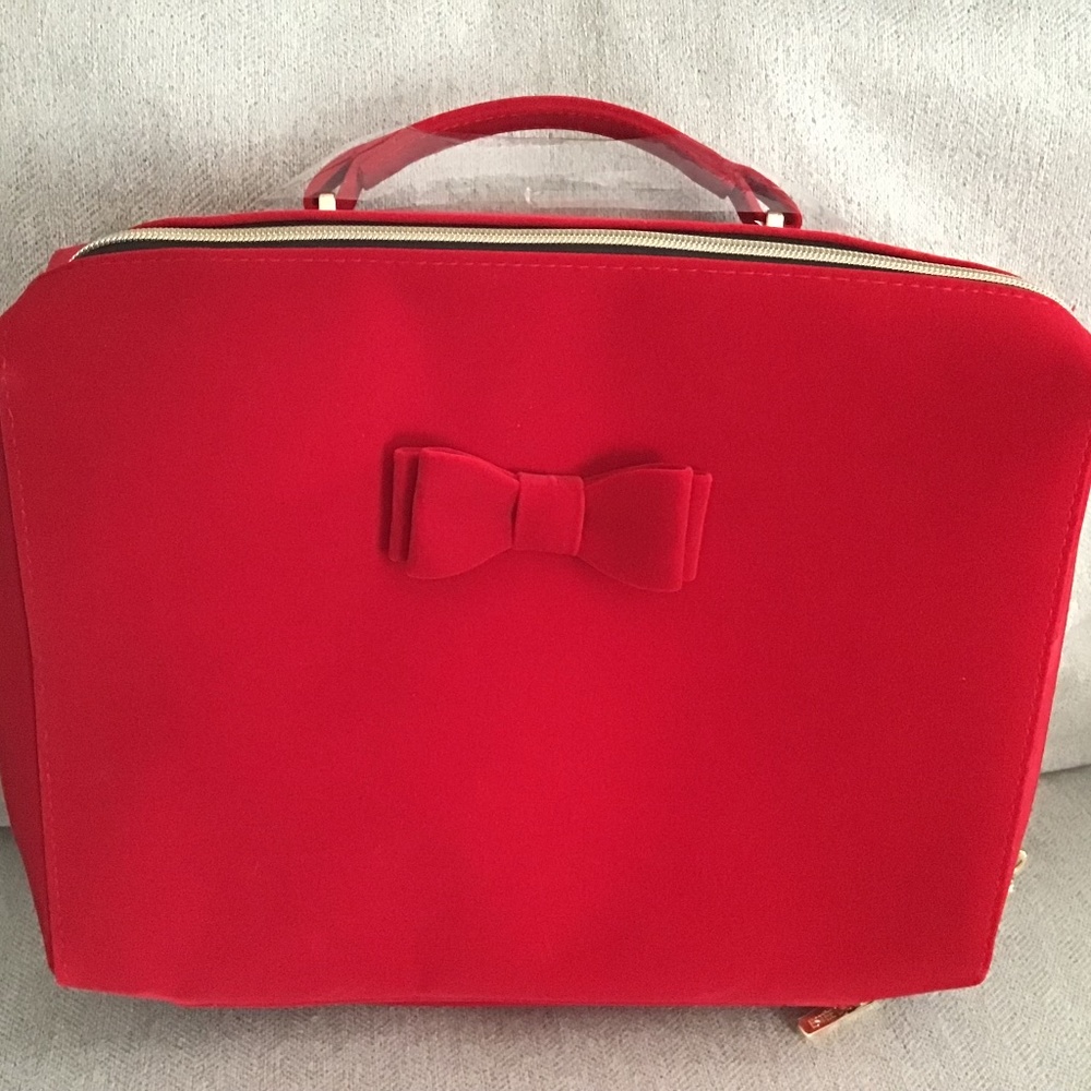 Estée Lauder Red Velvet Make-Up Bag